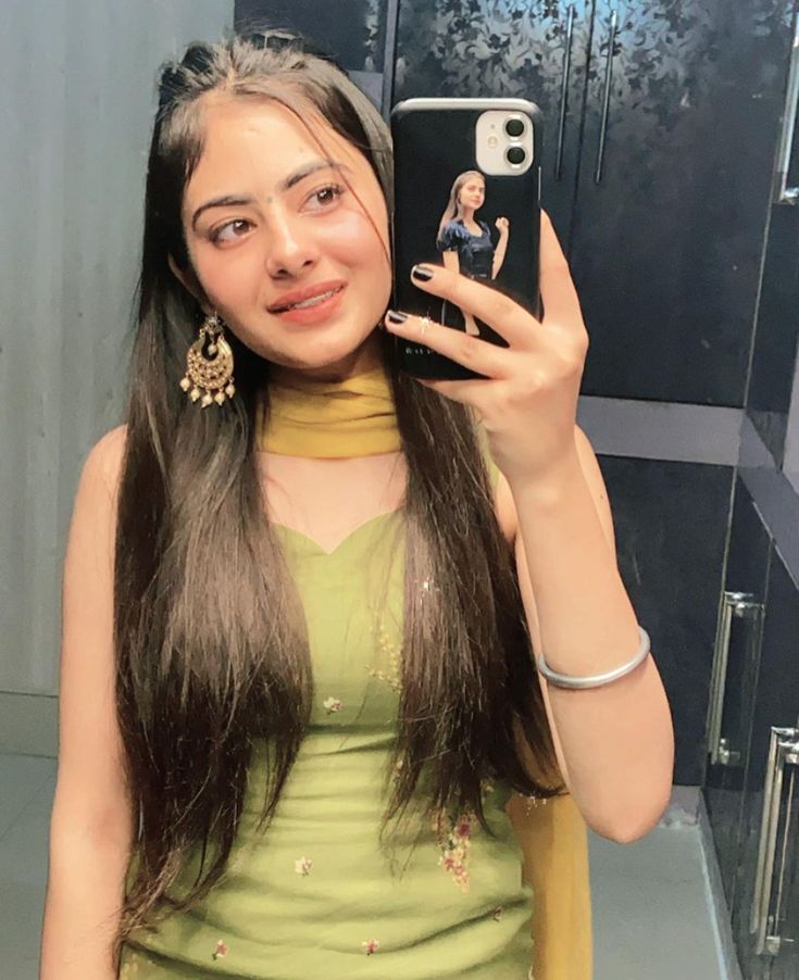 dilsheen kaur feet 2