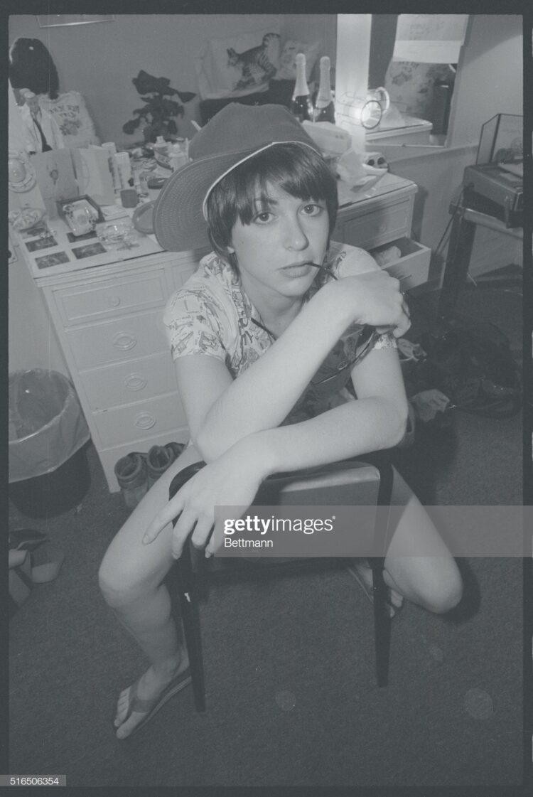 dinah manoff feet