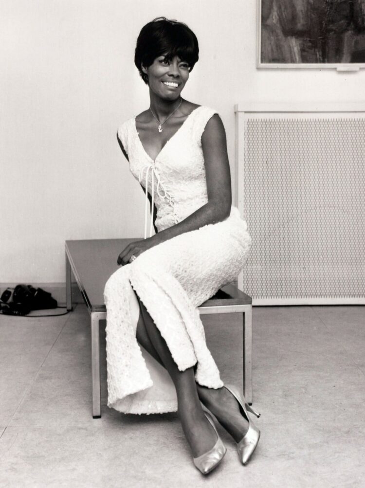 Dionne Warwick Feet