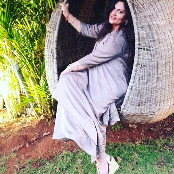 dipika chikhlia topiwala feet 2