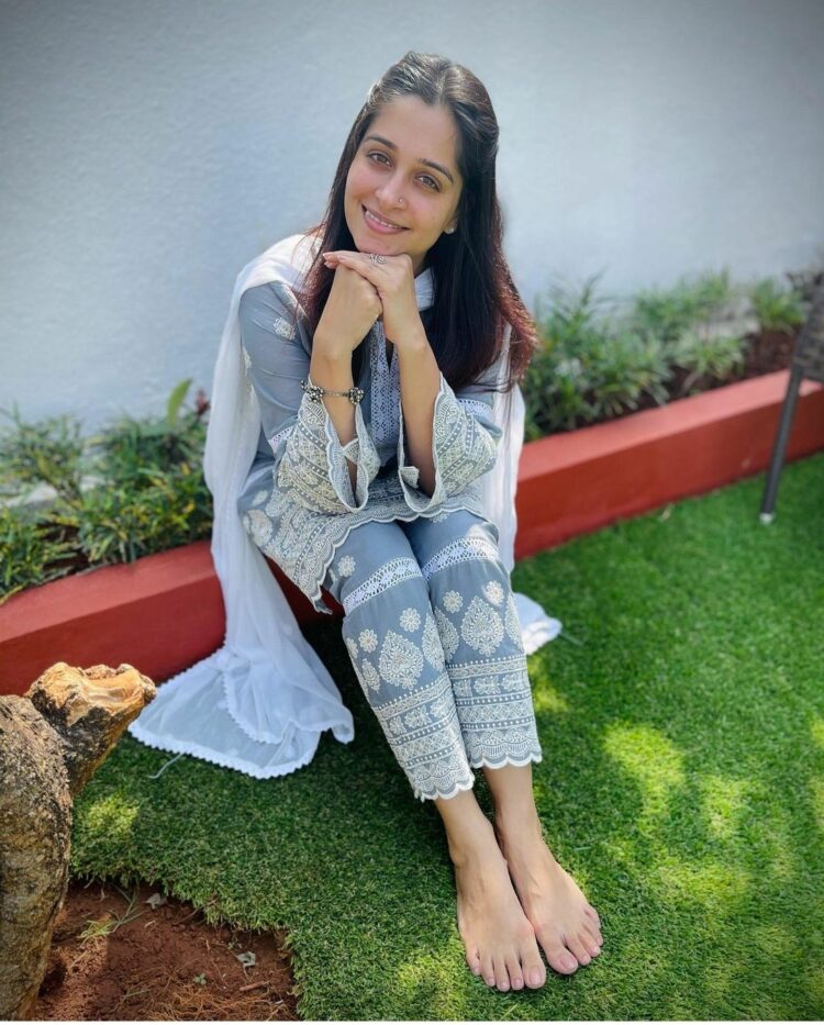 dipika kakar feet