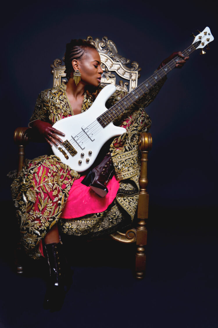 divinity roxx feet 4