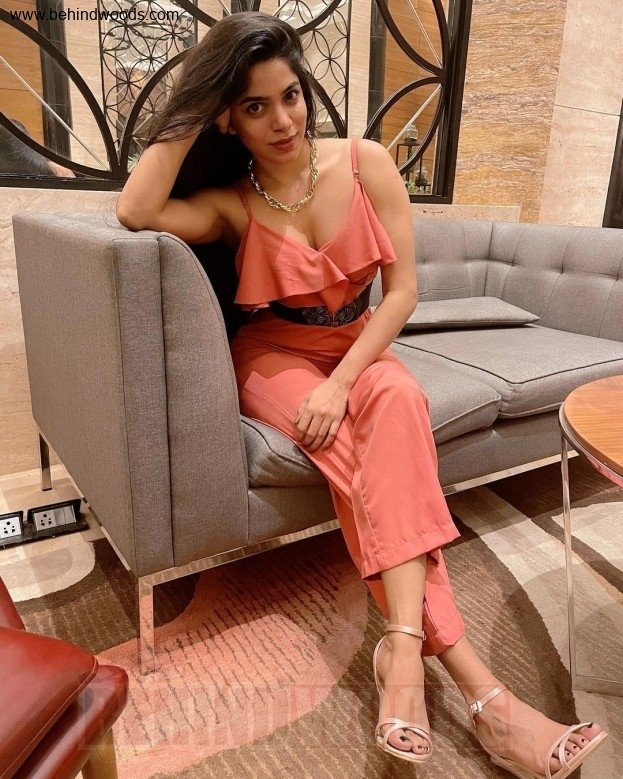 divya bharathi feet 3