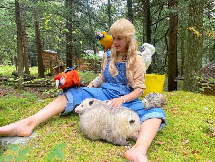 dolly leah neely feet