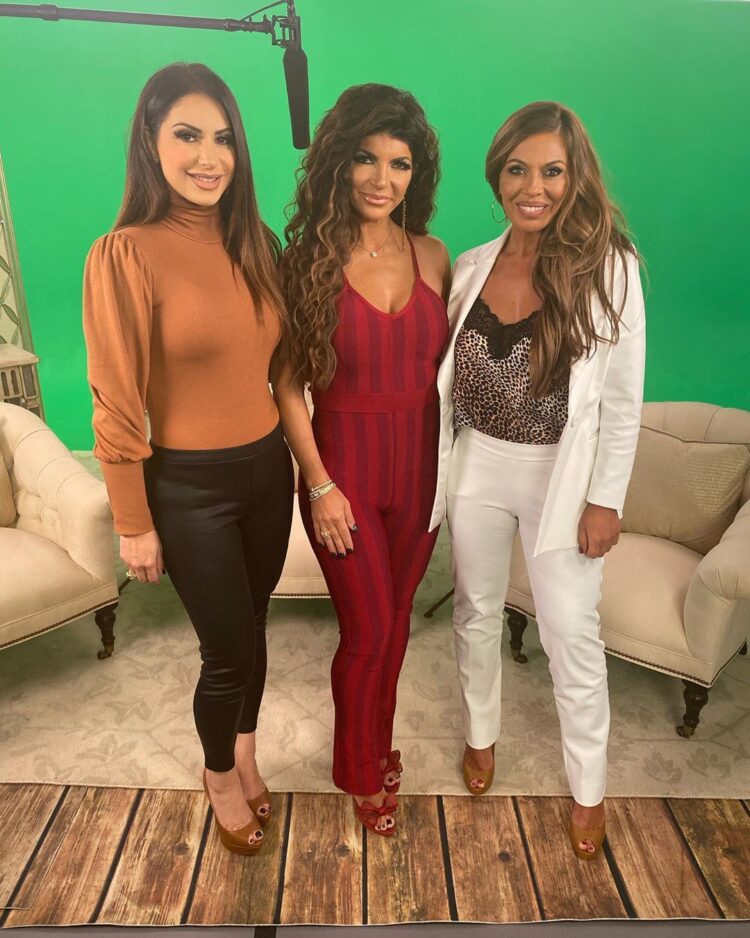 dolores catania feet 4