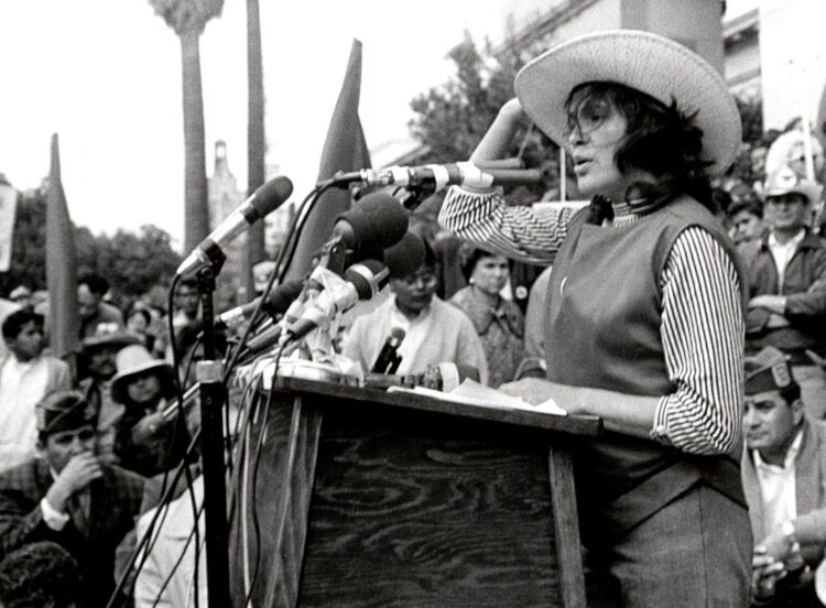 dolores huerta feet 5