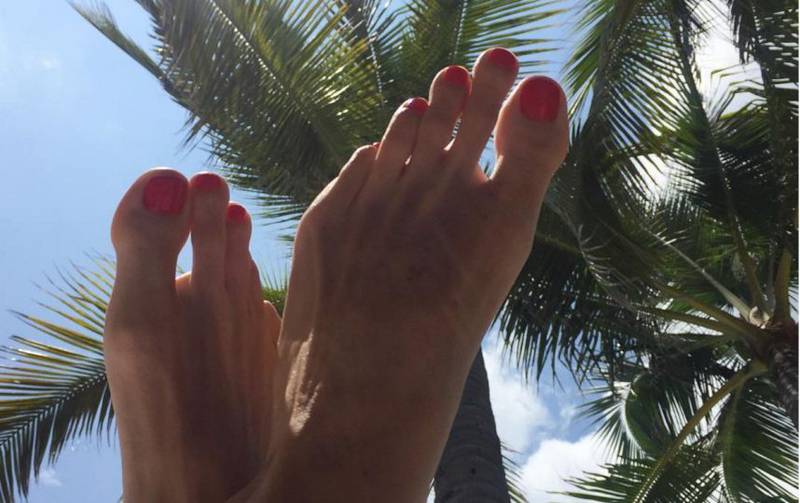 dominika paleta feet 1