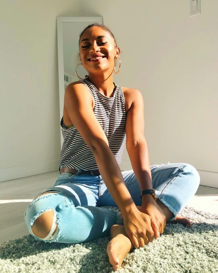 dominique alexis feet 1