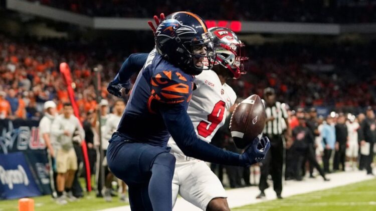 dominique bradshaw feet 2