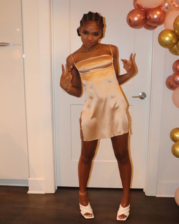 dominique thorne feet 5