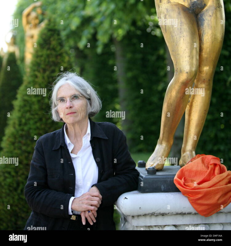 donna leon feet