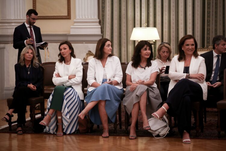 dora bakoyannis feet 4