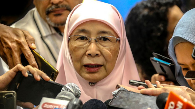 dr wan azizah wan ismail feet 6
