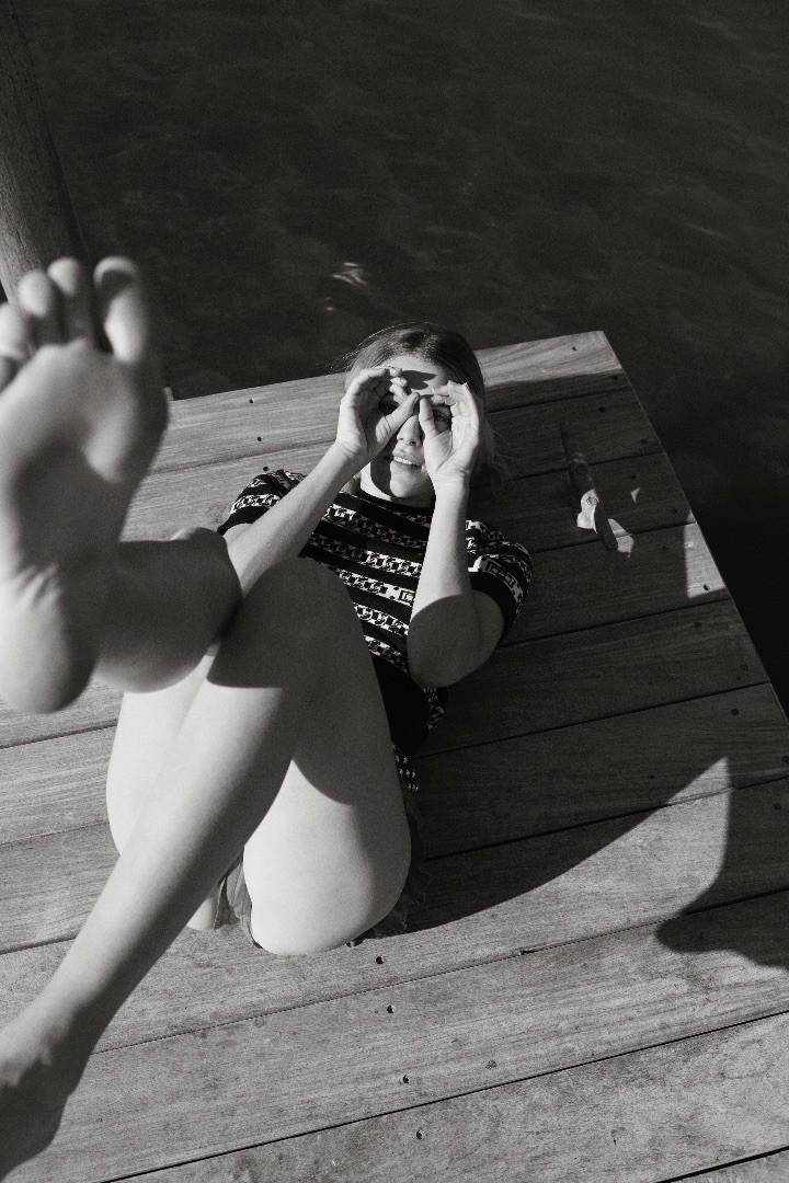 dree hemingway feet 6