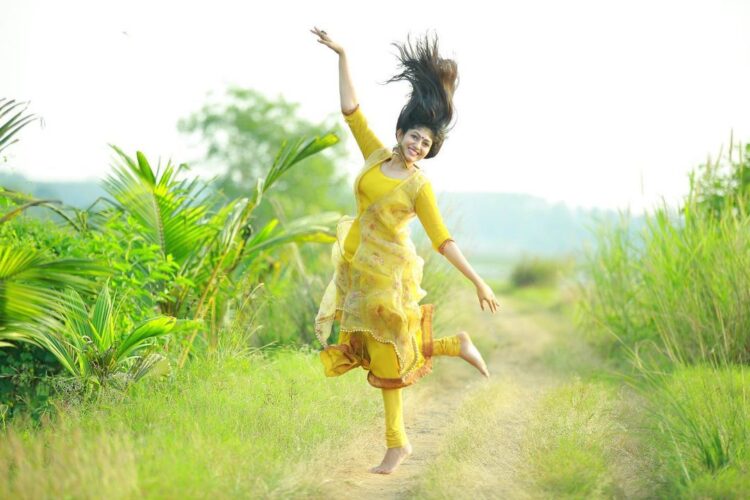 drishya raghunath feet 5