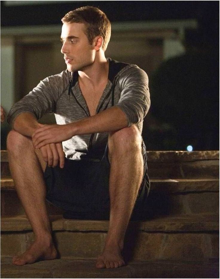 dustin thomas feet 6