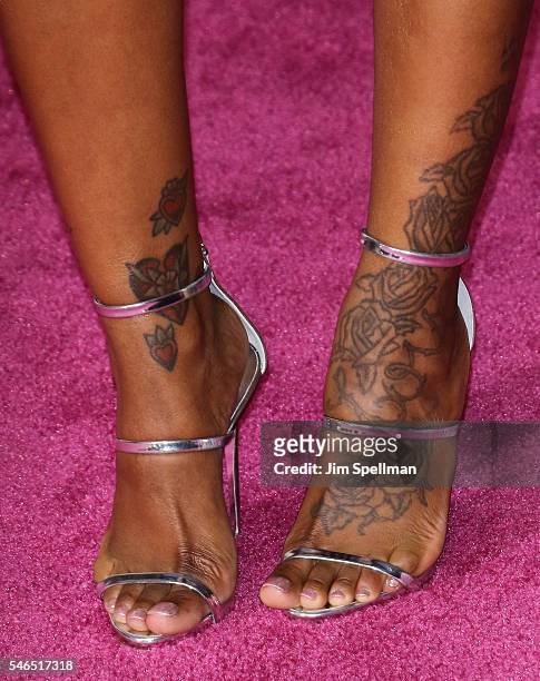 dutchess lattimore feet 5