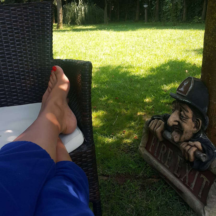 ebru yasar feet 3