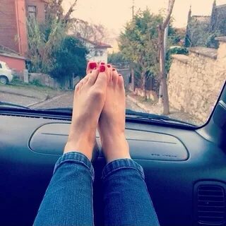 ecem ozkaya feet 6