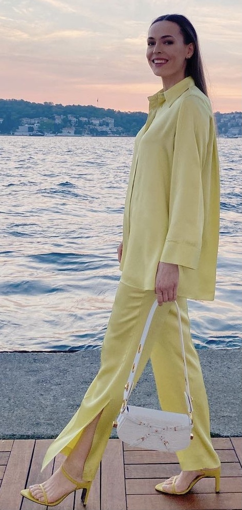 eda erdem dundar feet 2