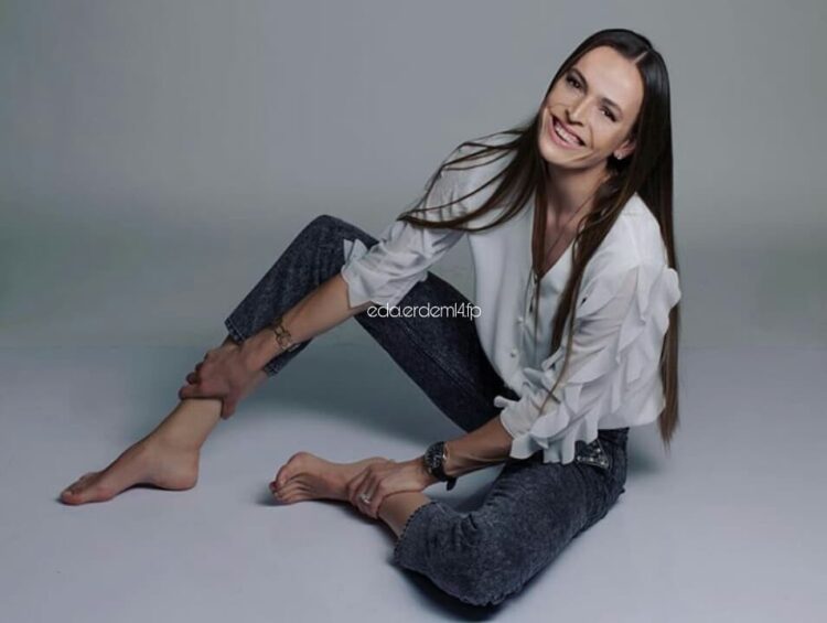 eda erdem dundar feet 3