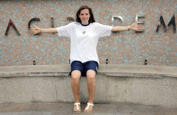 eda erdem dundar feet 5