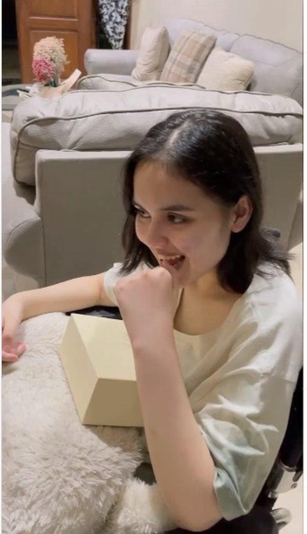 edelenyi laura feet 5