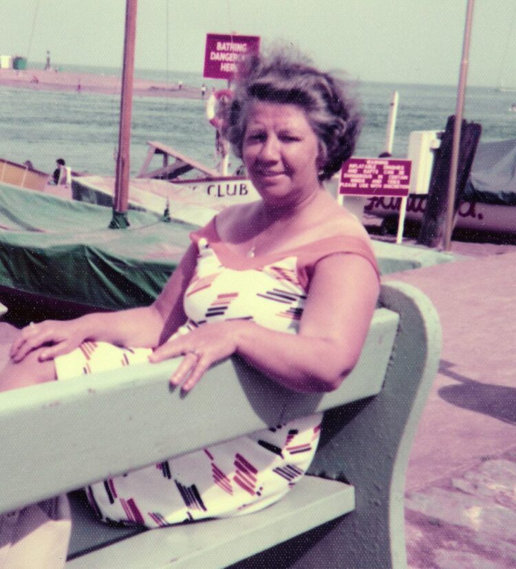 edith evans feet