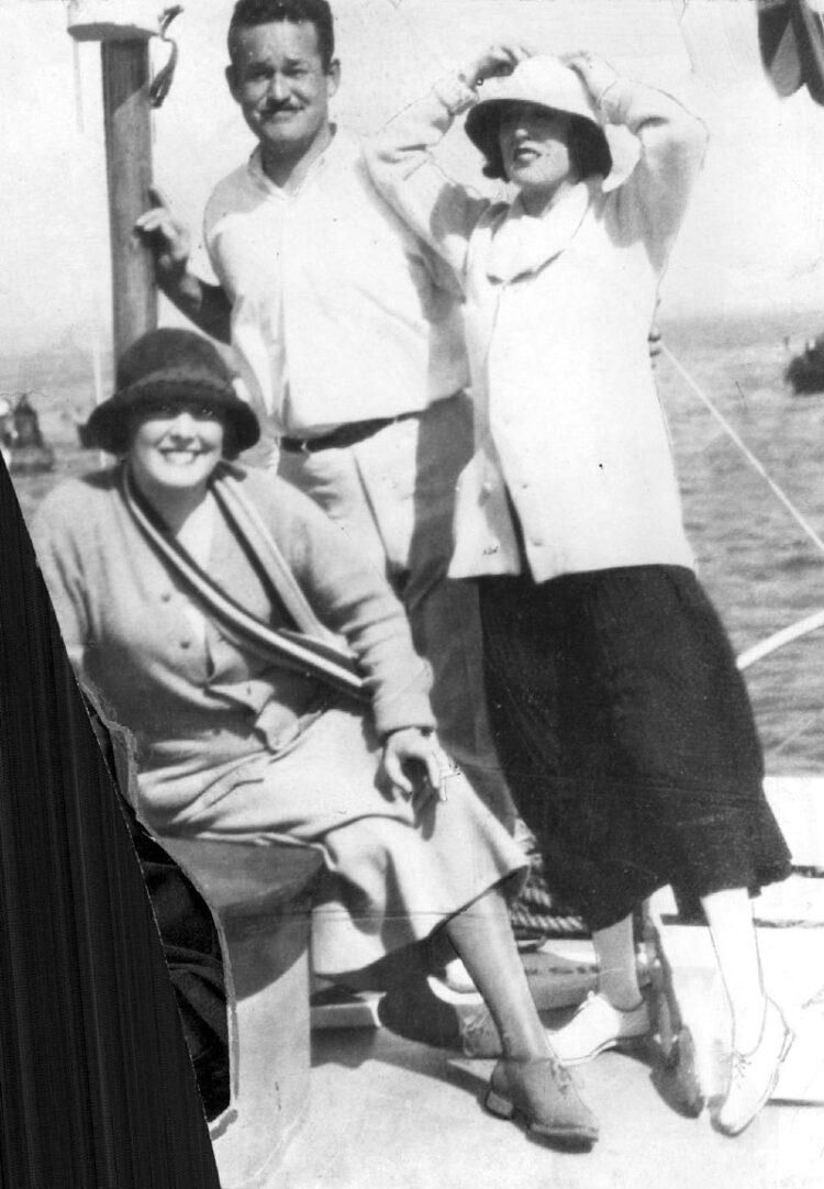 edna purviance feet 4