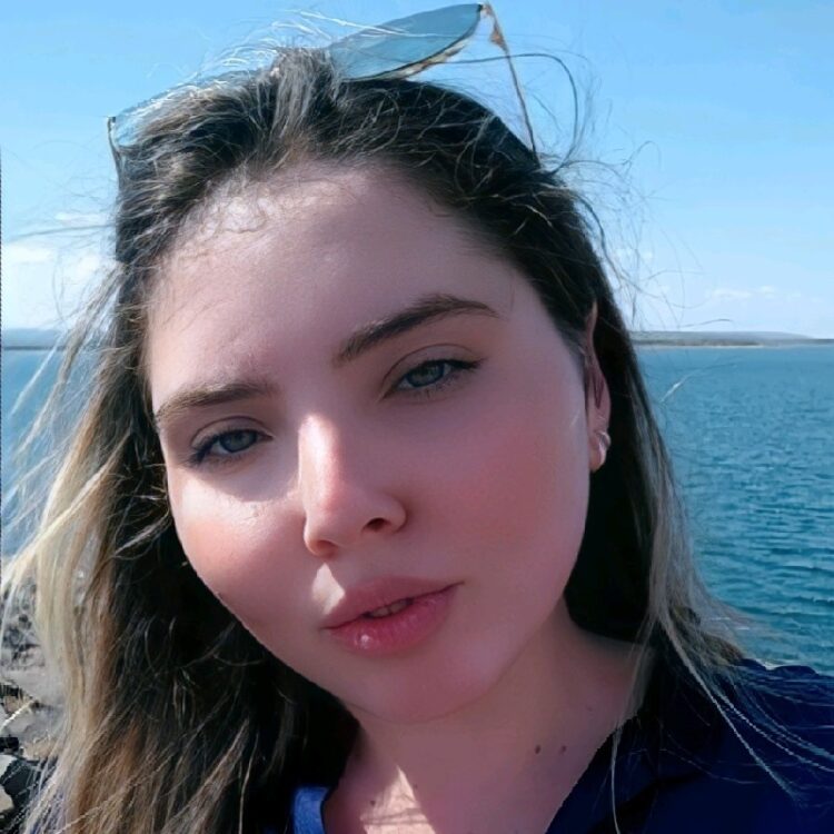 eduarda mendes feet 5