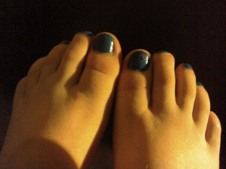 eeris feet
