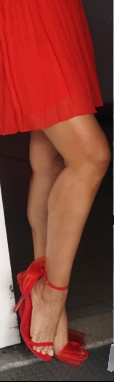 eileen sandoval feet