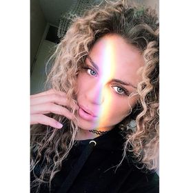 eilish flesch feet 4