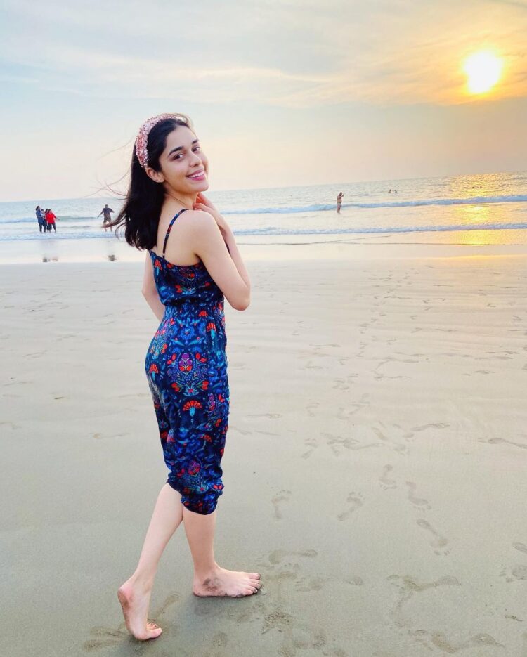 eisha singh feet 6