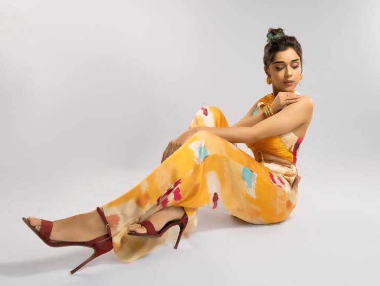 eisha singh feet