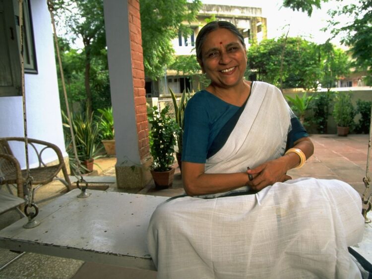 ela bhatt feet 2