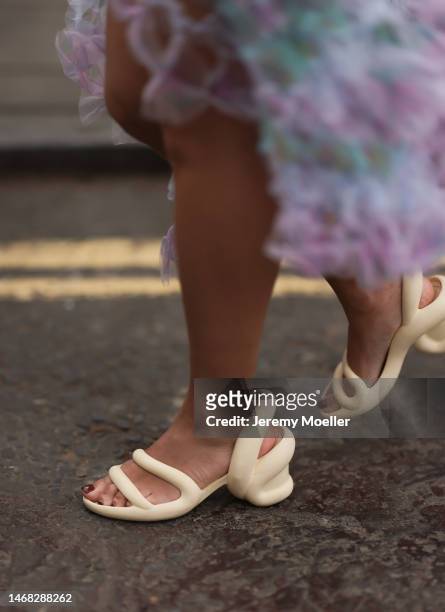 elaine feinstein feet 5