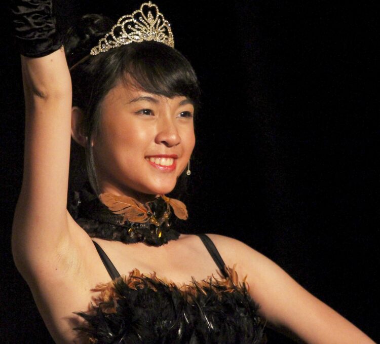 elaine hartanto feet