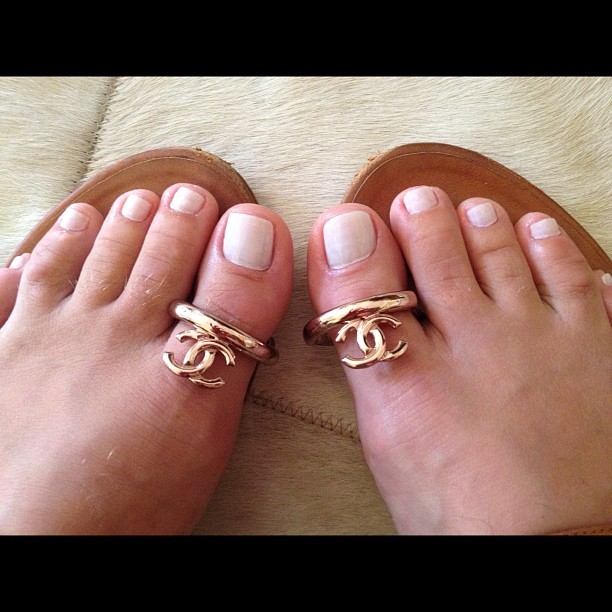 elaine mickely feet 3