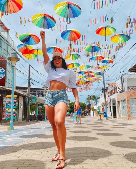 elana valenaria feet 3