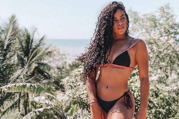 elana valenaria feet 4