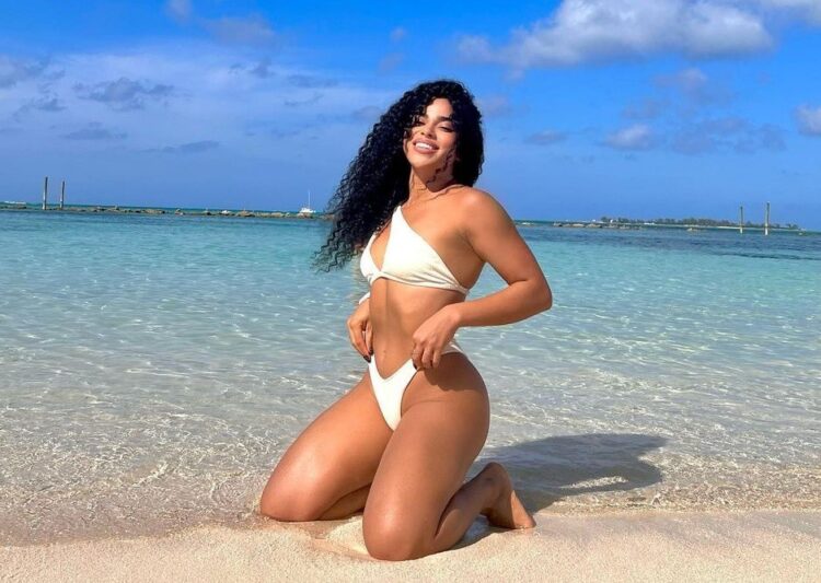 elana valenaria feet 6