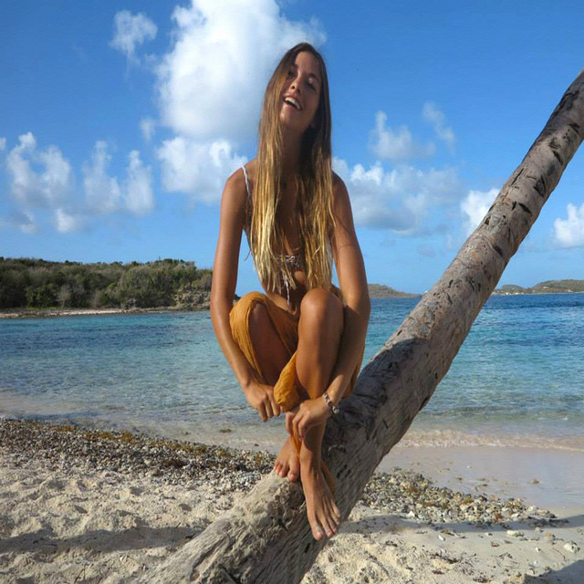 elayna carausu feet 5