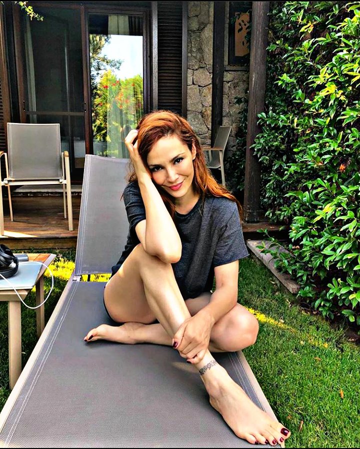 elcin sangu feet 5