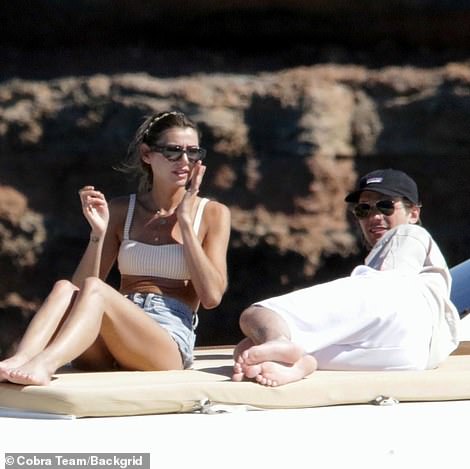 eleanor calder feet 4