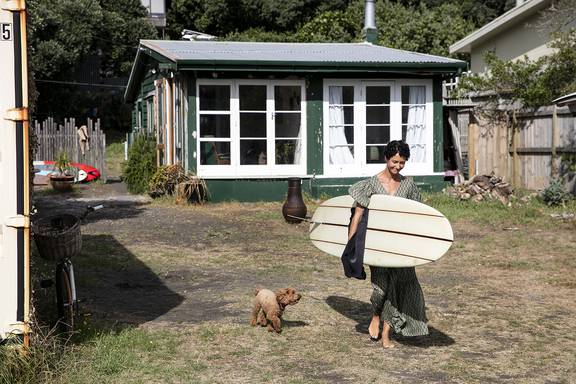 eleanor ozich feet 4