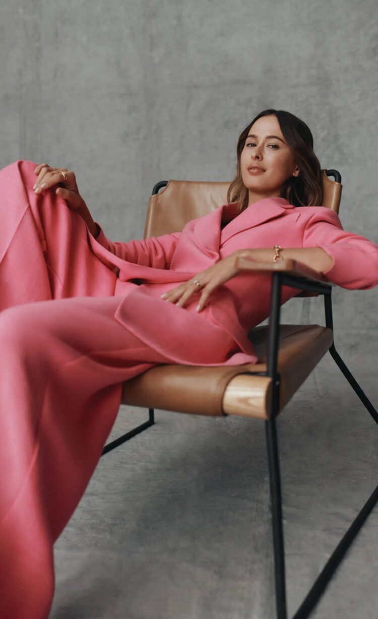 eleanor pendleton feet scaled