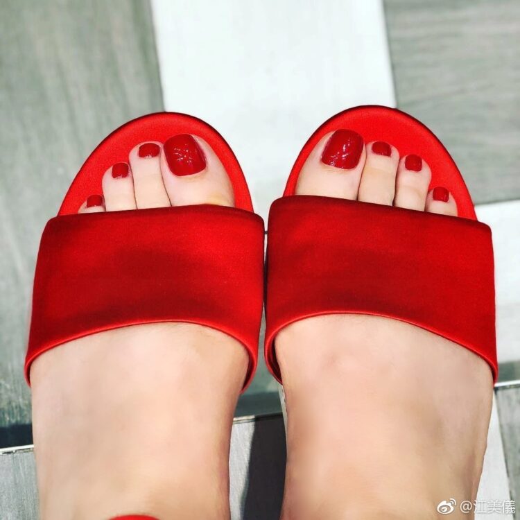 elena kong feet