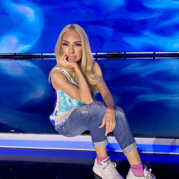 elena tsavalia feet 6