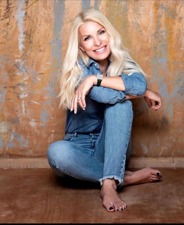 eleni menegaki feet 5